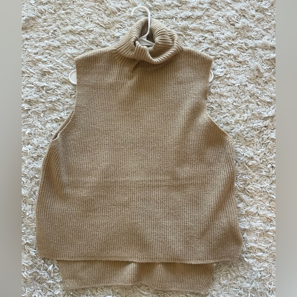 Sweater vest
